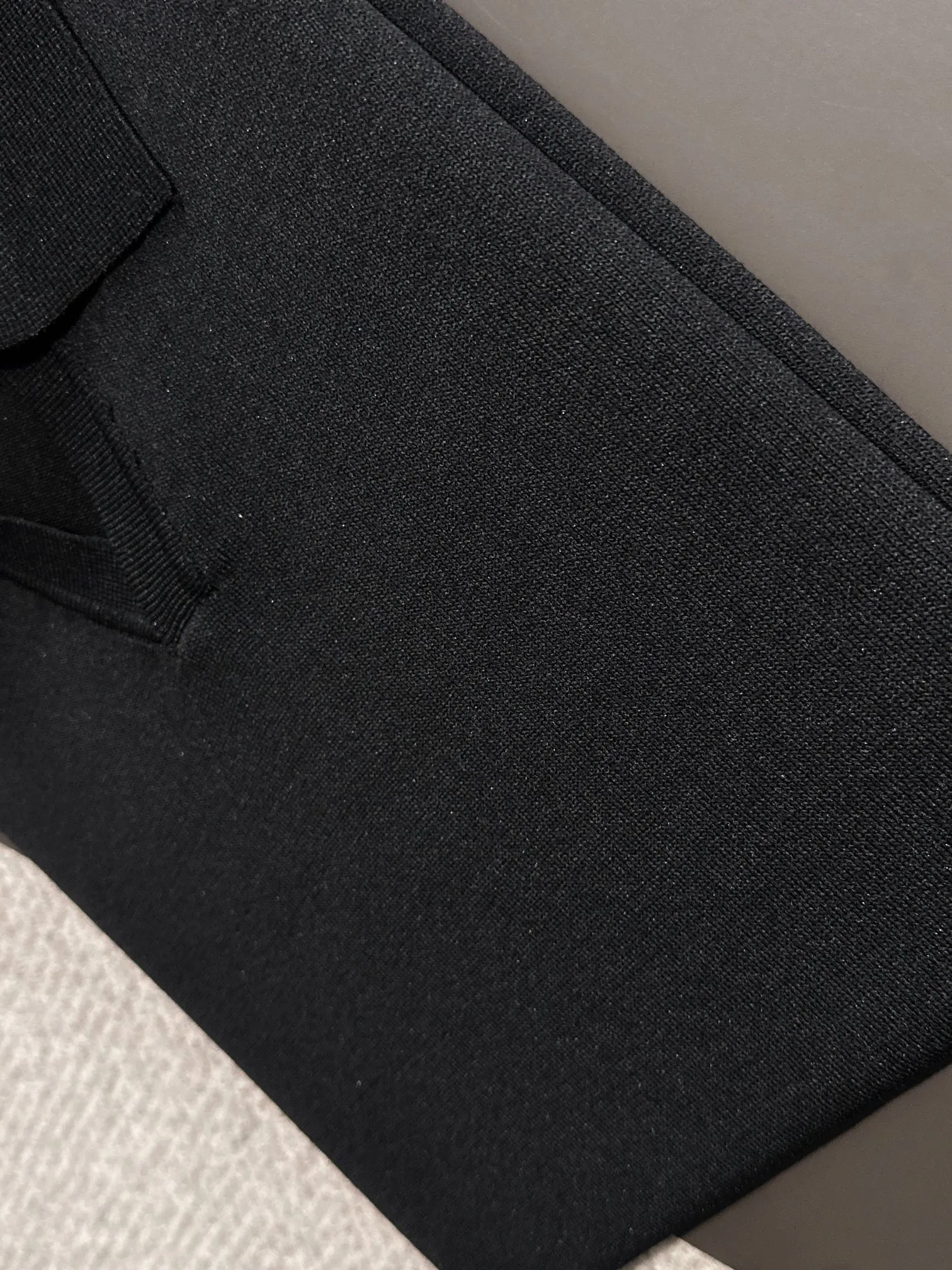 🅿️320 shipped next day, high quality Stone Island 2025 spring and summer new men's lapel short-sleeved T-shirt. Made of combed cotton yarn knitted cotton fabric, pure cotton high-weight special yarn, it feels full when weighed, and the upper body is more textured than ordinary T-shirts. This texture can cope with the weather easily and is suitable for both hot and cold! The pattern on the chest adopts three-dimensional embroidery technology, and is perfectly produced stitch by stitch with reference to the original version! Loose fit design, looks noble. Size: M to XXXL